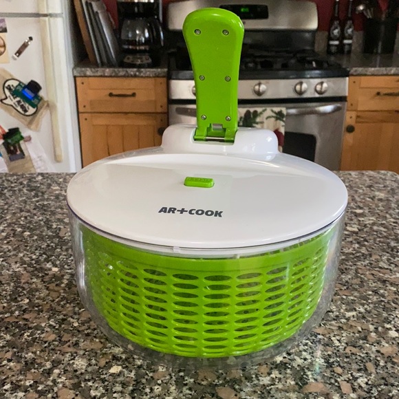 Art and Cook Other - 🥬 Art and Cook Salad Spinner, Green & White